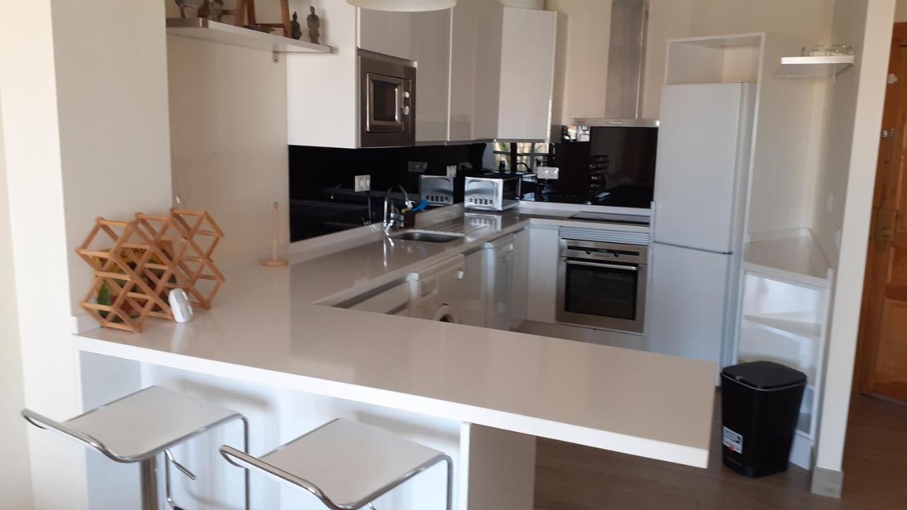 דירות Amplio Piso Al Lado De La Playa En נרחה מראה חיצוני תמונה